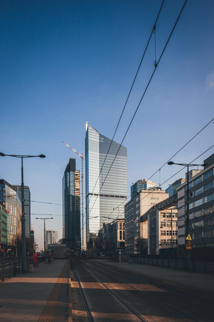 Skyliner w Warszawie: po wieżowcu oprowadza Michał Sadowski