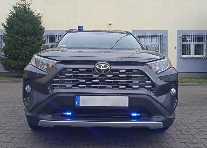 Nie uwierzysz, że TYMI autami jeździ policja! Nietypowe nieoznakowane radiowozy