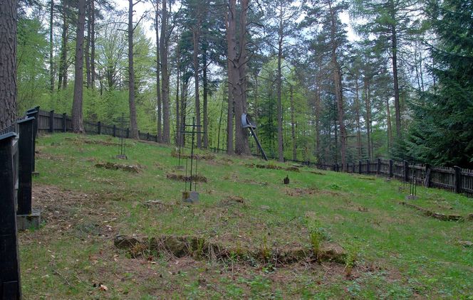 To dawna wieś królewska w Małopolsce. W pobliżu cerkwi wydobywano ropę naftową