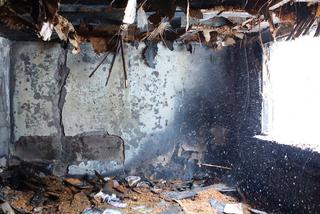 Tyle zostało z podpalonego domu w Nowych Grocholicach