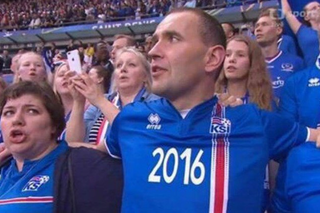 Prezydent Islandii Gudni Johannesson wśród kibiców na Euro 2016! To możliwe! [ZDJĘCIA]