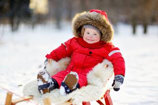 Jak pielęgnować niemowlę zimą? Zimowa pielęgnacja dziecka