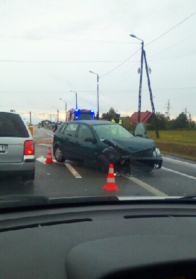 Wypadek na trasie ŁańcutRzeszów, dachował samochód, są