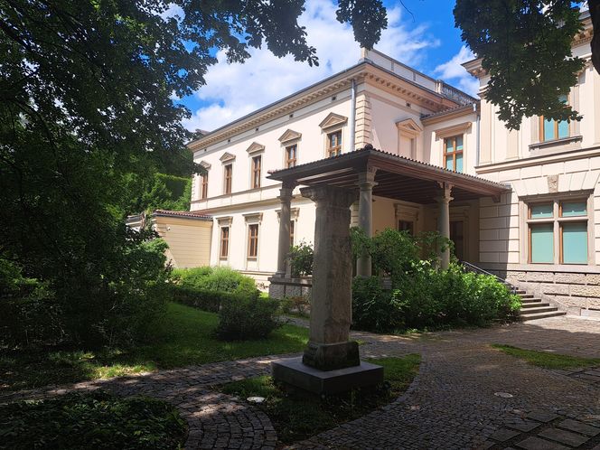 Ogród przy pałacu Czapskich w Krakowie