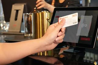 Nowe karty debetowe dla klientów PKO BP. Jak odebrać kod PIN?
