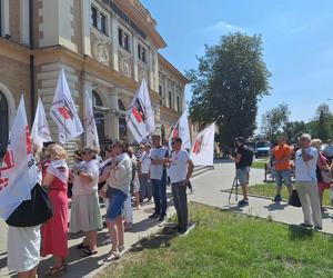 Protest przed siedzibą PKP Cargo w Tarnowskich Górach