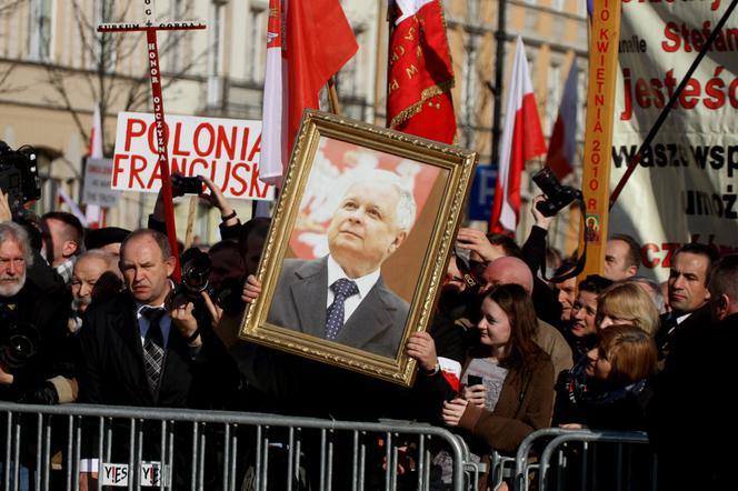 Jest oficjalny ZAKAZ zgromadzeń w rocznicę katastrofy smoleńskiej