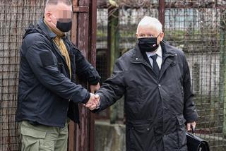 Naczelnik założył maskę