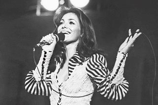 Te piosenki podbiły serca naszych rodziców. Quiz o hitach Maryli Rodowicz, Krzysztofa Krawczyka i innych