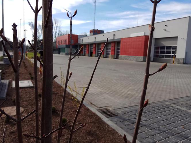 Legionowscy strażacy pokazują swoją nową remizę
