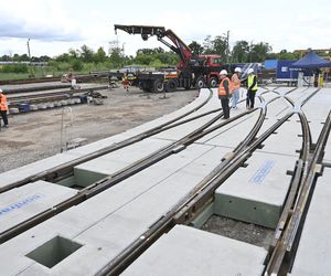 Kraków buduje Warszawie plac Zawiszy. Byliśmy w fabryce, gdzie powstanie 121 elementów wielkiej układanki
