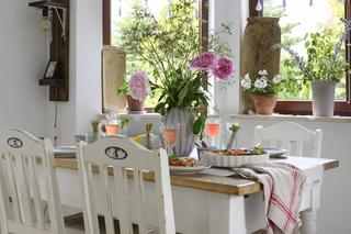 Wyjątkowy mazurski dom Moniki i Dagmary – jadalnia z nastrojem