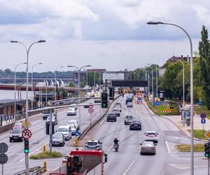 Wisłostrada. Budowa przejścia do kładki przez Wisłę