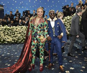 Najgorsze stylizacje na Met Gali 2025. Fotrepian na plecach to dopiero początek