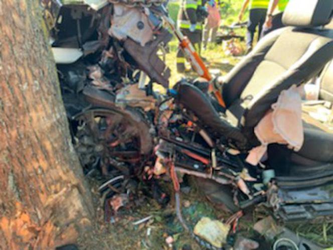 ZMASAKROWANE auto na DK nr 7! Ranni rodzice z maluszkiem! ZDJĘCIA z koszmarnego wypadku