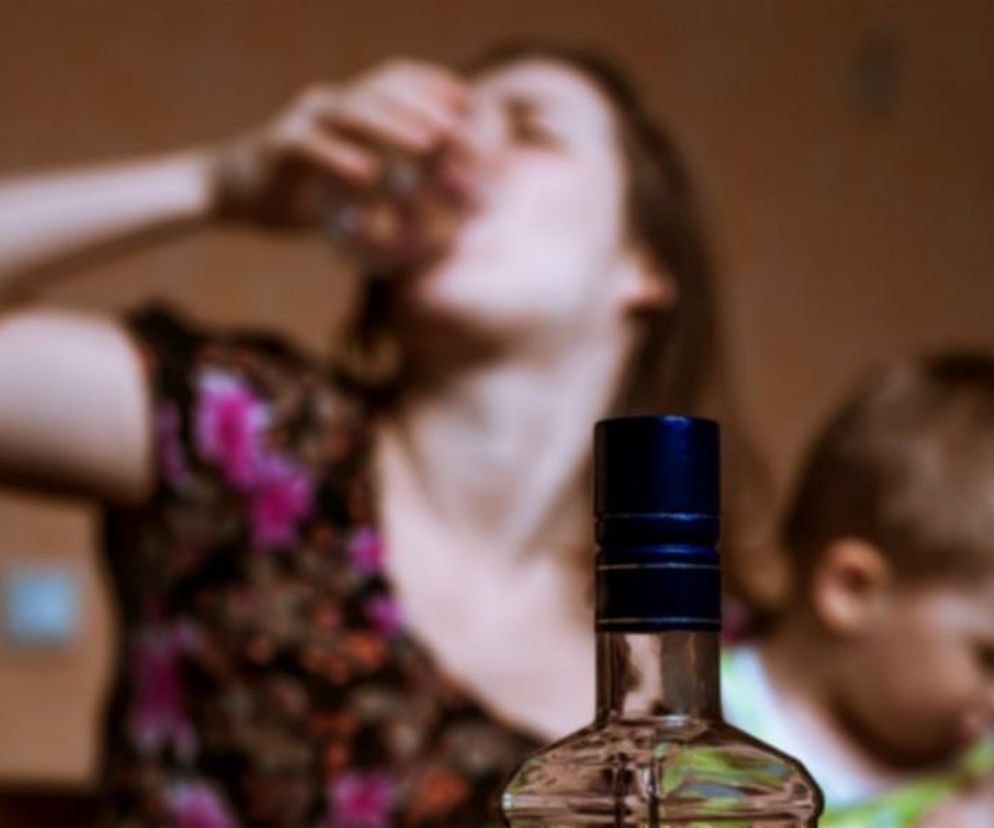 Pijana matka zajmowała się 4-miesięczną córeczką. Wszyscy w domu byli pod wpływem