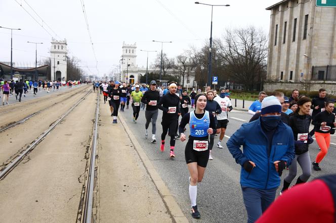 Bieg na Piątkę 2024, Warszawa - zdjęcia. Biegłeś? Szukaj się w galerii!