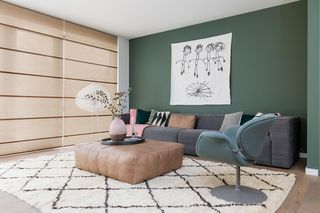 Nowoczesne okna bez firanek? Te pomysły robią furorę w aranżacjach!