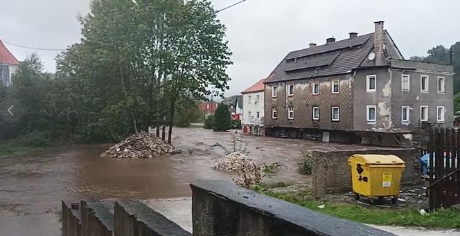 Lądek Zdrój i Stronie Śląskie zalewa woda. Dramatyczna sytuacja mieszkańców 