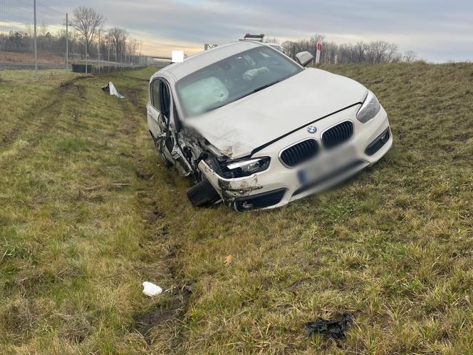 Na S5 koło Kościana kierowca osobówki uderzył w pojazd służby drogowej