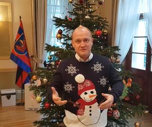 Świąteczny sweter prezydenta Szczecina w 2016 roku