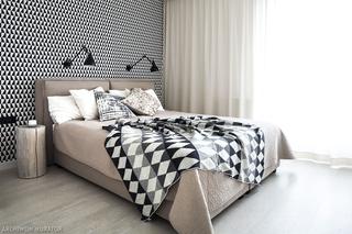 Aranżacja sypialni z czarno-białymi wzorami graficznymi 