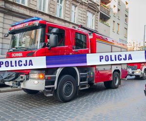 Sąsiad zadzwonił na policję. Makabryczna prawda. W mieszkaniu znaleziono dwa ciała