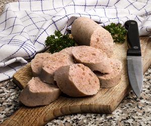 Pasztetowa ze słoika: przepis na domową wędlinę podrobową