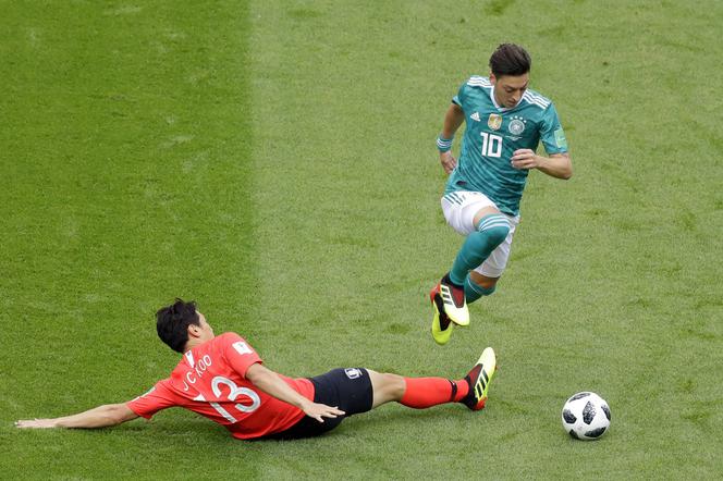 Grupa F: Mecz Korea Płd-Niemcy. Koo Ja-cheol i Mesut Ozil 