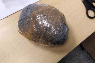 Narkotyki w damskiej torebce. Przejęli je policjanci z Inowrocławia