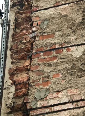 Kamienica na Traugutta uszkodzona przez sąsiednią budowę?