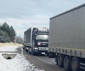 W Kuczowie ciężarówka zderzyła się z autem osobowym