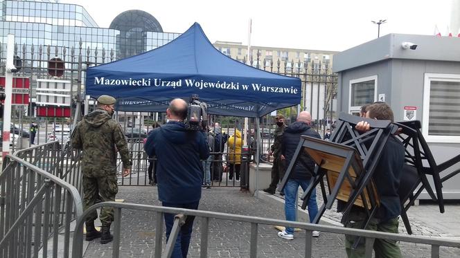 Szczepienia na Bankowym. Żolnierze pomagają w organizacji szczepień
