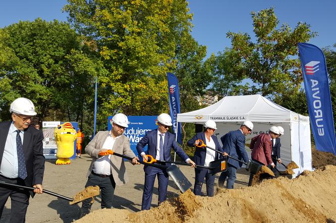 Uroczystość wbicia pierwszej łopaty pod budowę nowej linii tramwajowej w Sosnowcu 