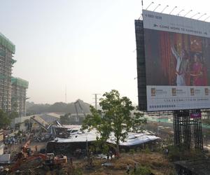 Potężny billboard runął na stację. Rośnie liczba ofiar