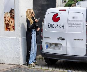 Monika Olejnik w butach Miu Miu za krocie i porwanych dżinsach! Ta stylizacja szokuje