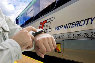 Pociąg Intercity jedzie prawie 1,5 godziny dłużej niż dotychczas. Chcieli tego sami pasażerowie!