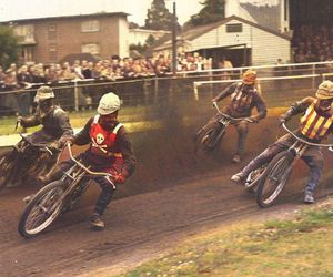 Stary żużel w kolorze