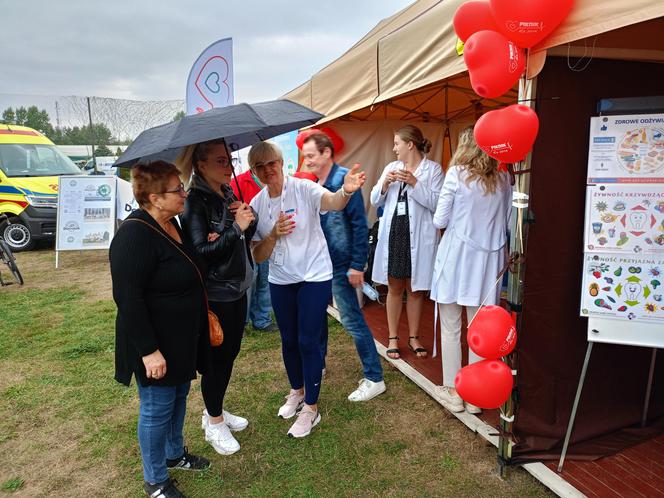 Siedlczanie chętnie korzystali z bezpłatnych badań, porad specjalistów i aktywności na świeżym powietrzu nad zalewem podczas "Pikniku dla serca"