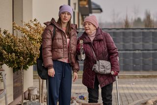 Na Wspólnej odc. 4025. Krystyna Agier (Małgorzata Knothe), Ula (Julia Jurek)