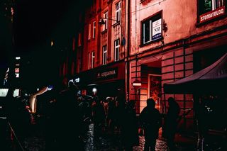 Serial Droneland kręcony w Bytomiu! Co wiemy o serialu z gwiazdą Dark  w roli głównej?