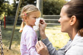 3 rady od pediatry na początek jesieni. Twoje dziecko nie przeziębi się tak łatwo