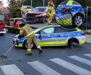 Kraksa osobowego nissana z radiowozem. Kobieta trafiła do szpitala