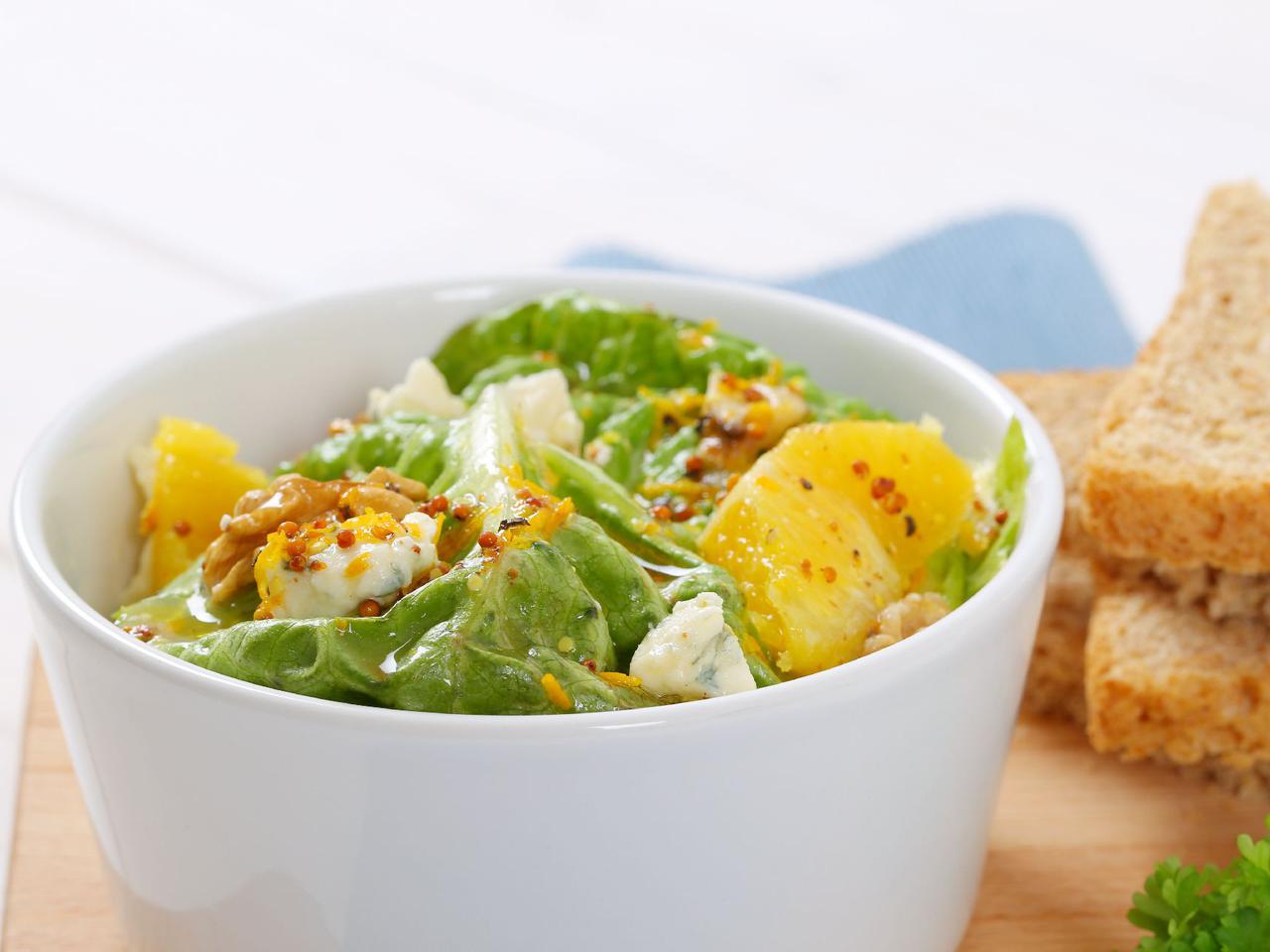 Surówka z kapusty pekińskiej z pomarańczami - dużo witamin i błonnika, mało kalorii