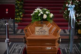 Pogrzeb Damiana Sobola w Przemyślu. Kondukt żałobny liczył kilkaset osób [ZDJĘCIA]