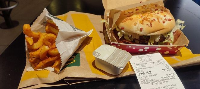 Zjadłam Burgera Drwala w Polsce i w Czechach. U nas królują kurki. A tam? Tego się nie spodziewaliście!