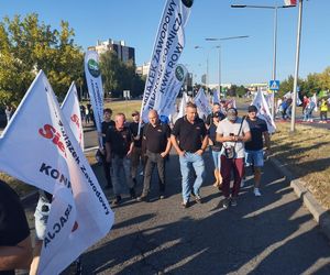 Protest górników w Jastrzębiu-Zdroju. Blokują kluczowe rondo i główne drogi