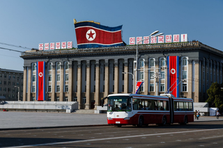 Korea Północna znów straszy. Pokazano nowe, śmiercionośne rakiety balistyczne