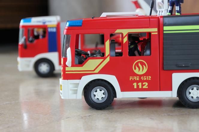 Cztery wozy strażackie w kampusie Politechniki Rzeszowskiej