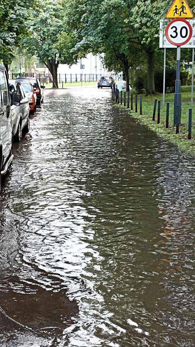 Łódź nie radzi sobie z zalanymi ulicami. Dlaczego system odprowadzania wody zawodzi?